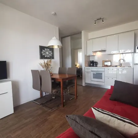 Moderne Mit Pool Apartment *