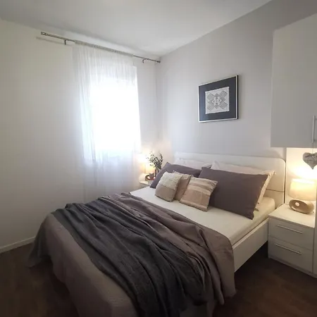 Moderne Mit Pool Apartment